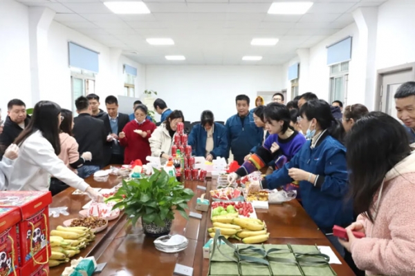 熱辣春日，滾燙人生 | 奧楷機(jī)械為女員工發(fā)放"女神節(jié)"禮物
